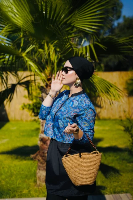 CROP MODEL TESETTÜR MAYO - MAVİ ETNİK DESEN