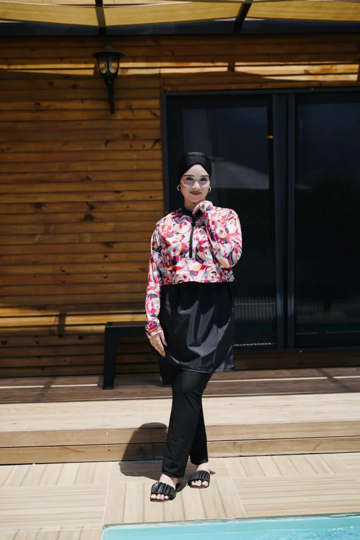 CROP MODEL TESETTÜR MAYO - SİYAH KIRMIZI DESEN - Görsel 3